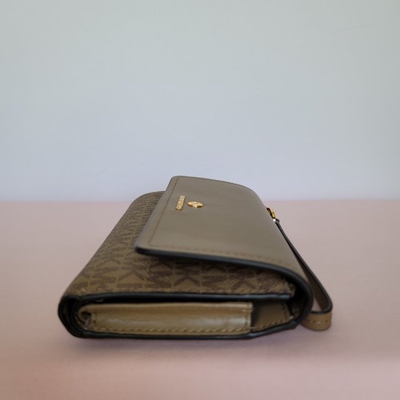 Michael Kors Jet Set Charm Signature Logo Colorblock LG Flap Phone Wristlet- ⭐ - Picture 11 of 16